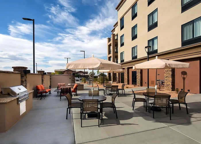 Hampton & - Powell Hotel