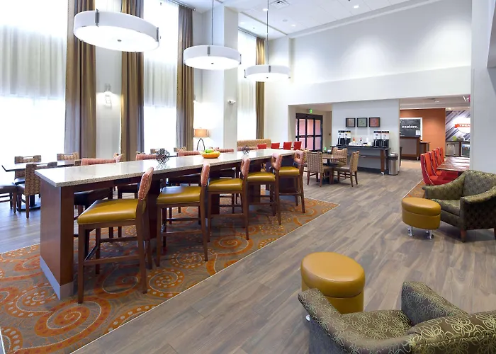 Hotel Hampton & - Powell Page
