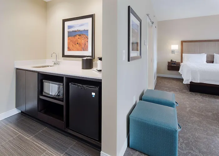 Hampton & - Powell Hotel 3*