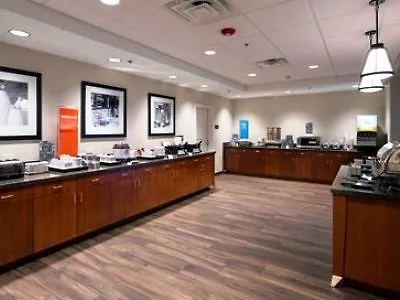 Hampton & - Powell Hotel